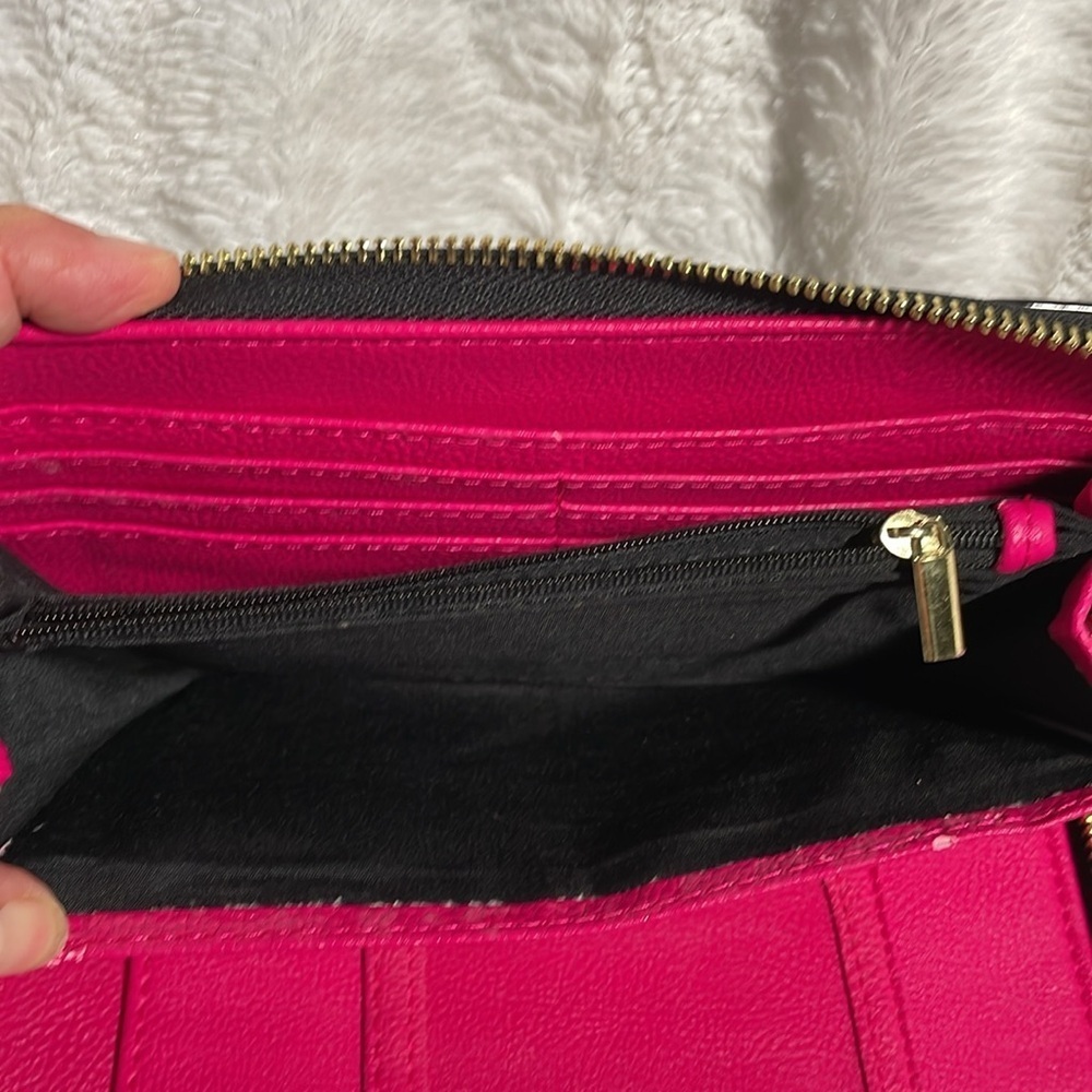 Betsey Johnson Heart Embossed Black Patent Leather Wristlet Wallet - Picture 8 of 14